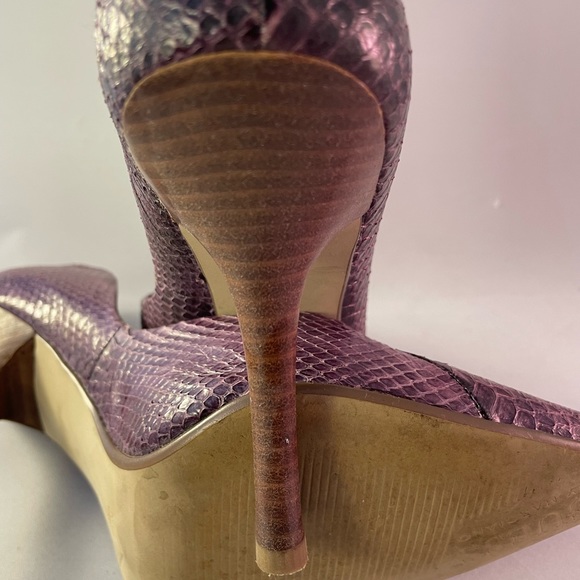 Y2K Dusty Purple Guess snakeskin 4” Pumps with wood stacked heel - Picture 8 of 12